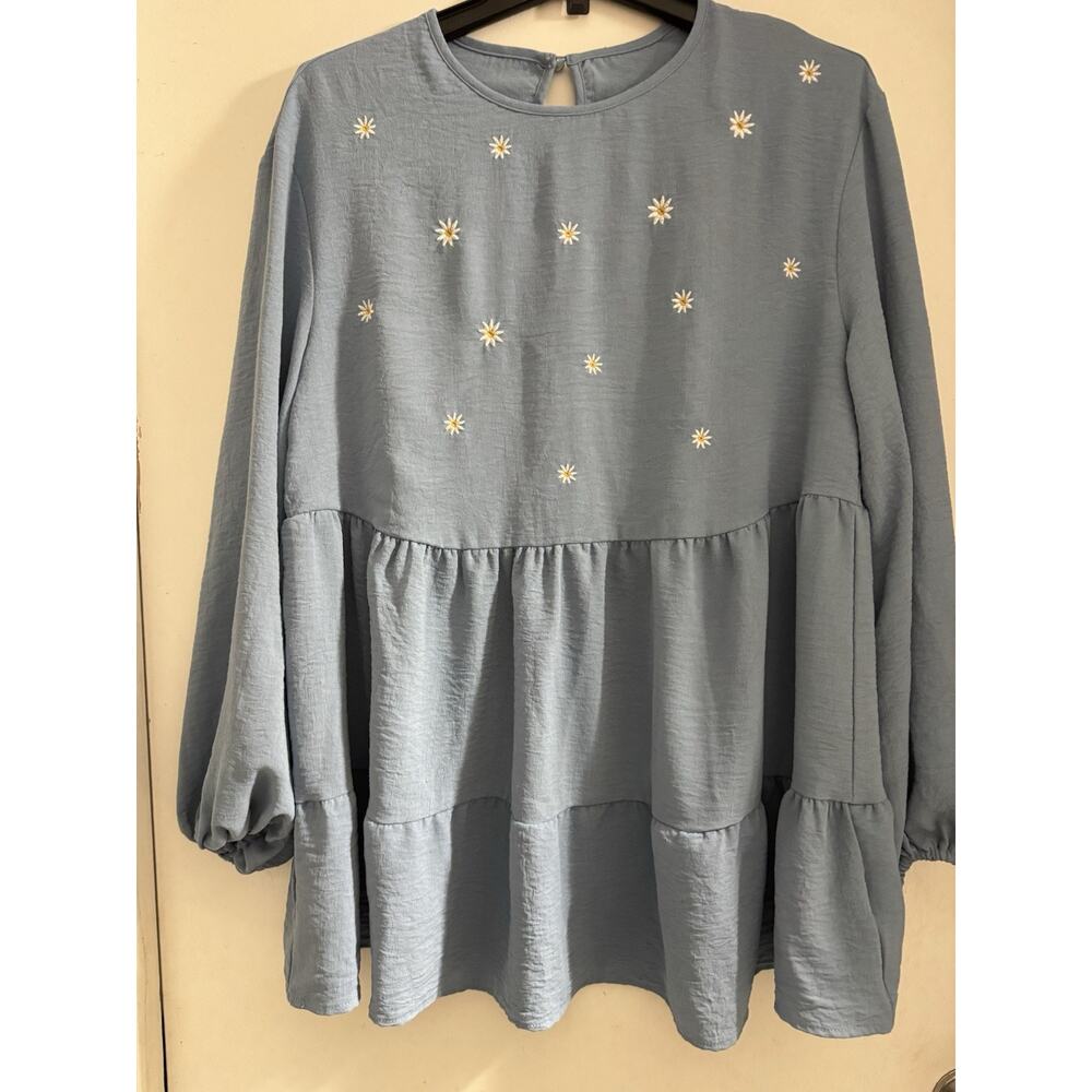 Shein Women’s Blue Embroidered Floral Peplum Hem Tunic Size Large Lined Front